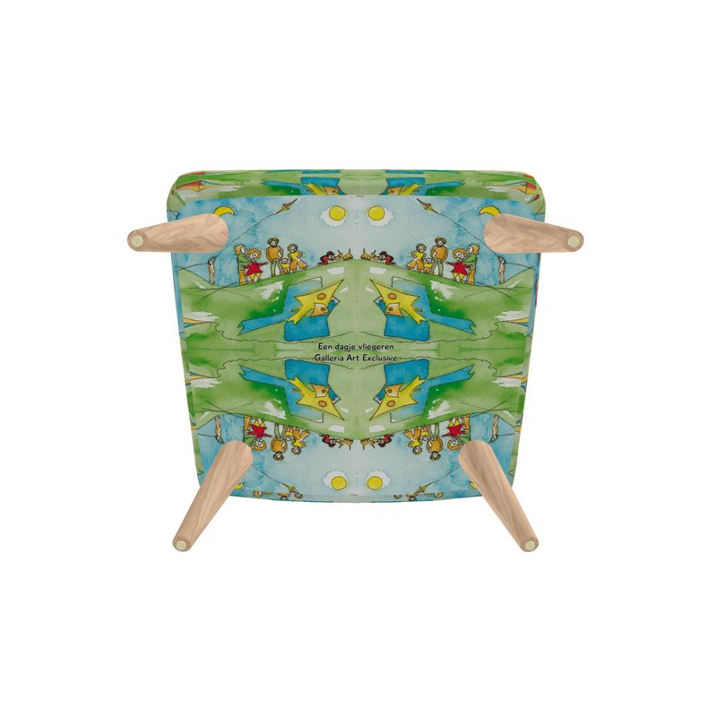 AQP417. Occasional Chair: Een dagje vliegeren.