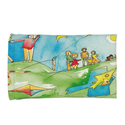 AQP417. Pillow Case: Een dagje vliegeren.