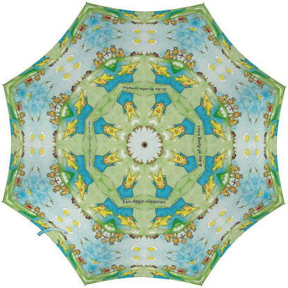 AQP417. Umbrella. Paraplu: Een dagje vliegeren.