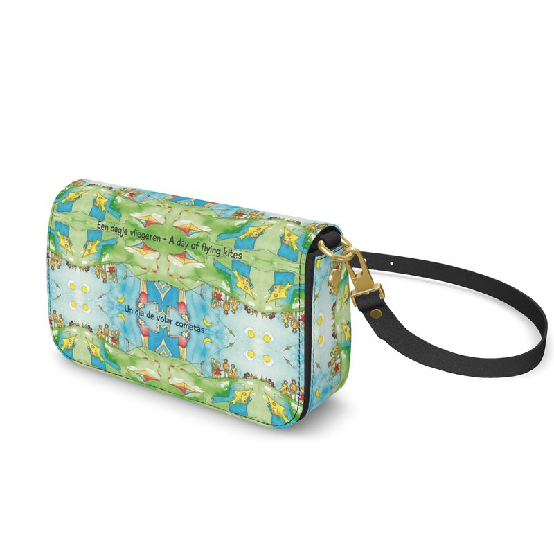 AQP417. Flap Over Box Bag: Een dagje vliegeren.