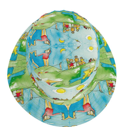 AQP417. Bucket Hat.1: Een Dagje Vliegeren.