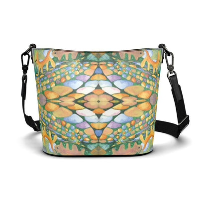 AQ330. Waar de vogel vloog. Penzance Large Leather Bucket Tote..