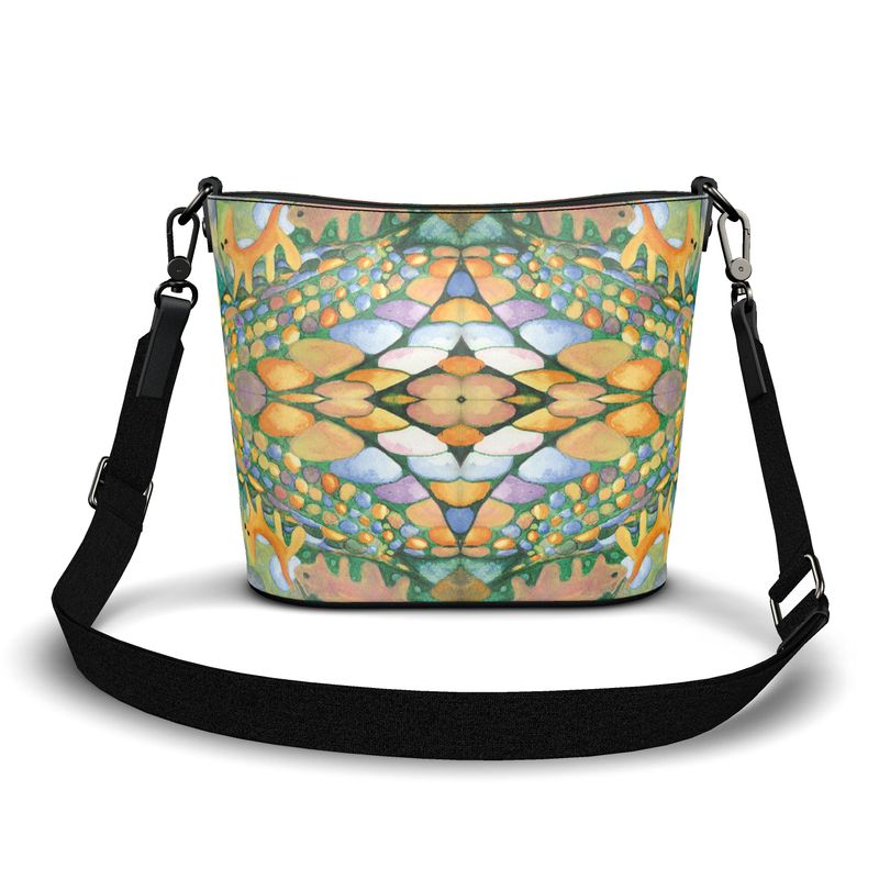 AQ330. Waar de vogel vloog. Penzance Large Leather Bucket Tote..