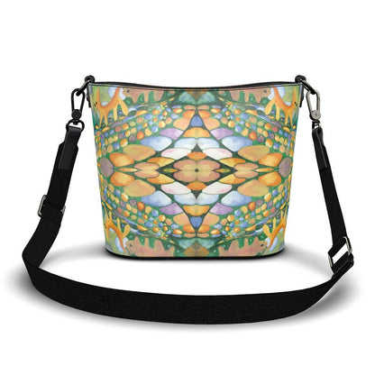 AQ330. Waar de vogel vloog. Penzance Large Leather Bucket Tote..