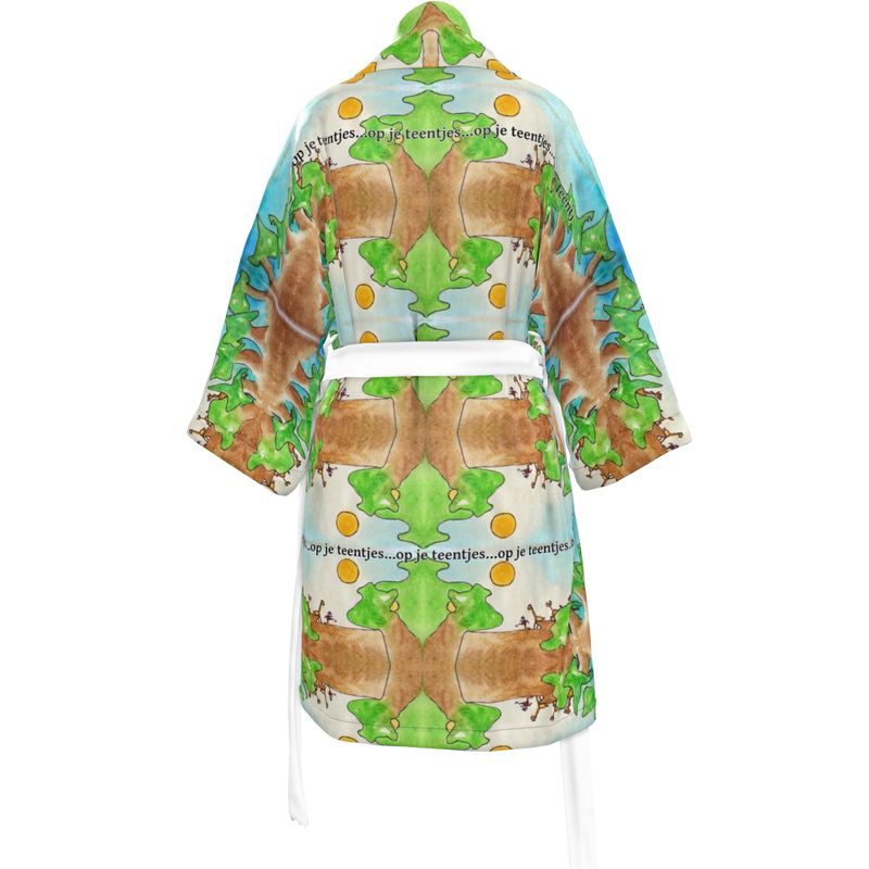 AQP578. Kimono: Op je teentjes.