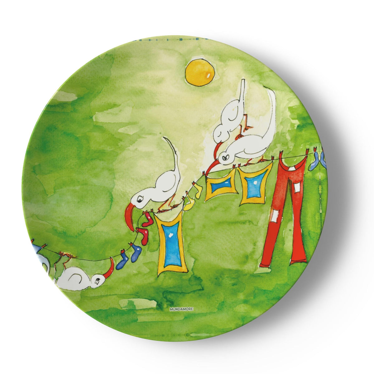 AQP412. WASDAG. BORD VAN PORSELEIN.